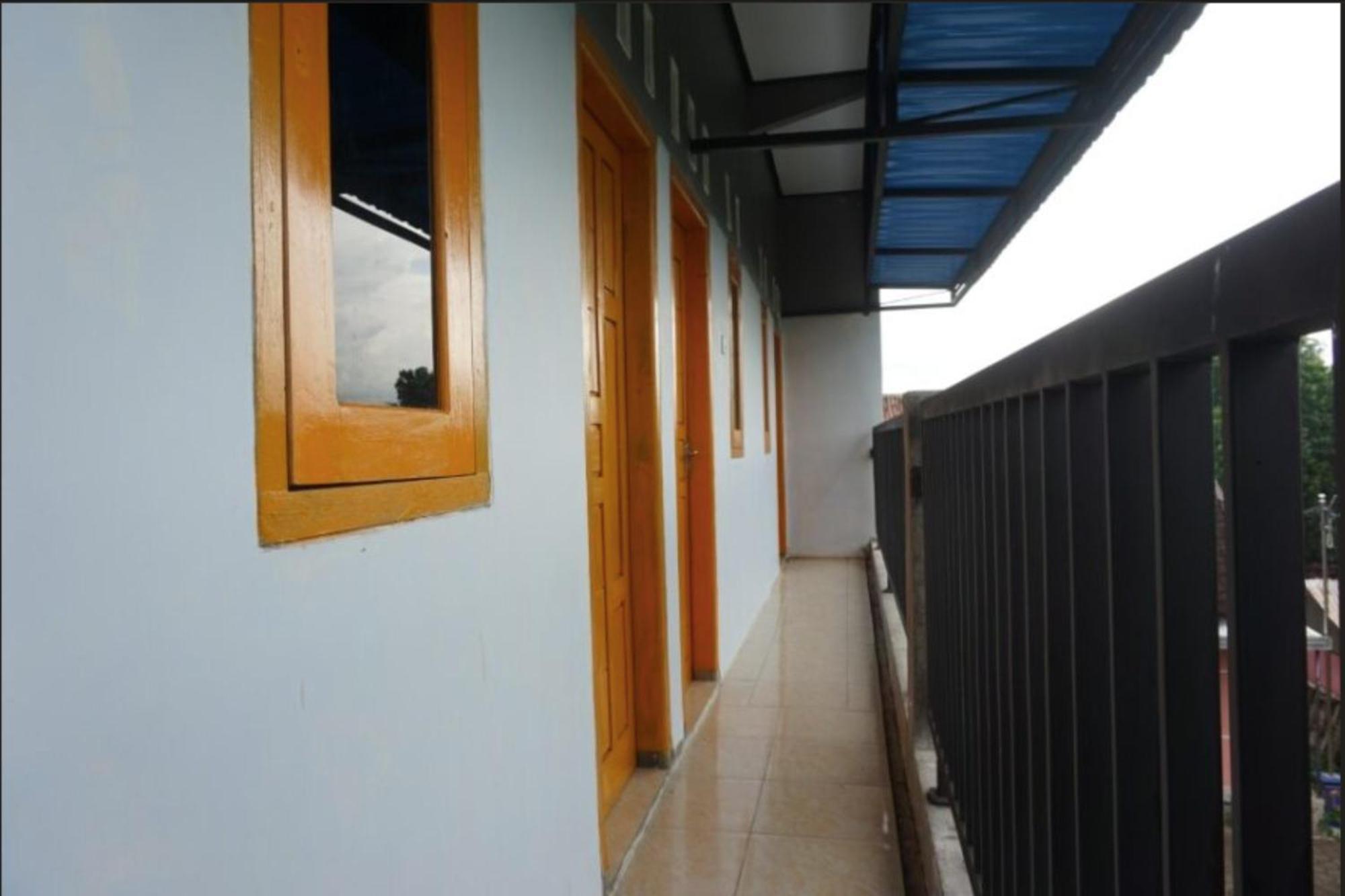 Spot On 93611 Kost Pak Suyatno Syariah 2 Hotel Ponorogo Ngoại thất bức ảnh